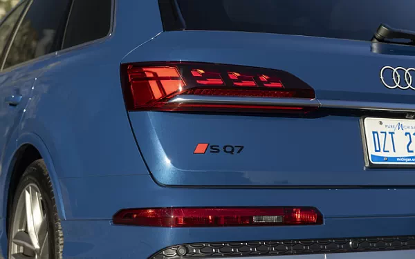 Cars wallpapers Audi SQ7 TFSI (Ascari Blue Metallic) US-spec - 2025
