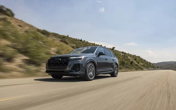 Cars wallpapers Audi SQ7 TFSI Black Optic Package (Daytona Grey) US-spec - 2025