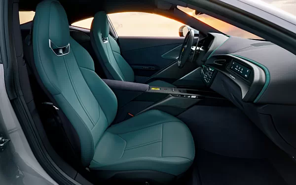 Cars wallpapers Ferrari Amalfi (Bianco Artico) - 2025